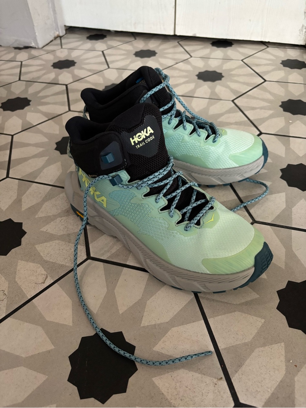 NWOT Hoka One One Trail Code GTX Hiking Shiws in Mint Green and Black